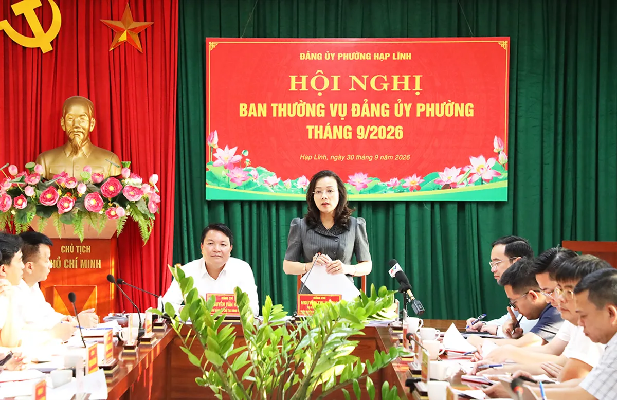 Phó Bí thư Thường trực Thành ủy Nguyễn Thị Hương dự hội nghị Ban Thường vụ Đảng ủy...