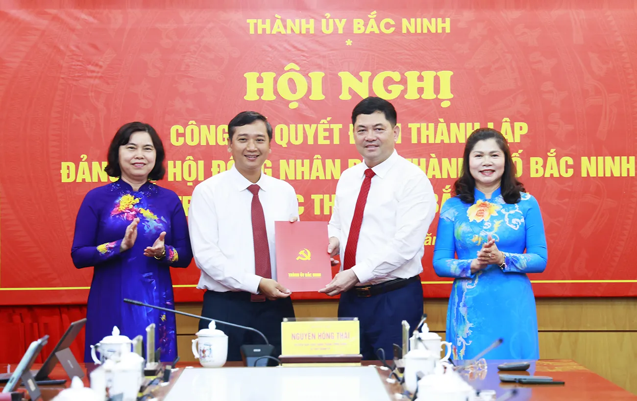 Hội nghị công bố quyết định thành lập Đảng bộ HĐND thành phố Bắc Ninh trực thuộc...