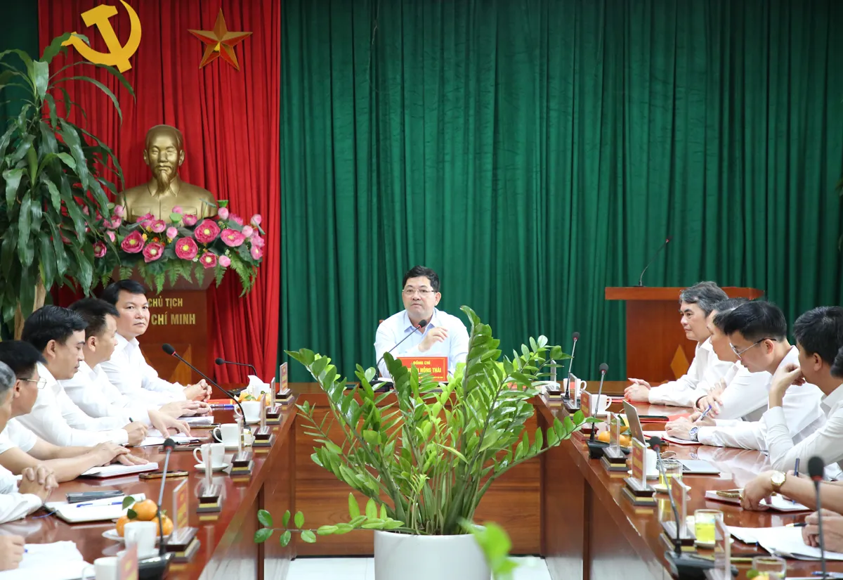 Bí thư Tỉnh ủy Nguyễn Hồng Thái làm việc với Ban Thường vụ Đảng ủy phường Hạp Lĩnh