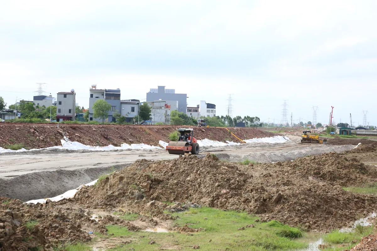 Đẩy nhanh tiến độ thực hiện tuyến đường kết nối sân bay Gia Bình với thủ đô Hà Nội,...